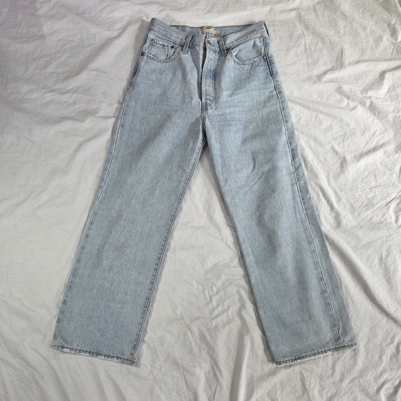 Levi's Premium Ribcage Straight Ankle High Rise Light Wash Denim Jeans. 28 - Picture 4 of 16